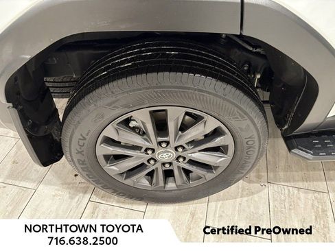 Used 2025 Toyota Land Cruiser image 5