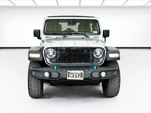Used 2024 Jeep Wrangler Unlimited AWD/4WD image 2