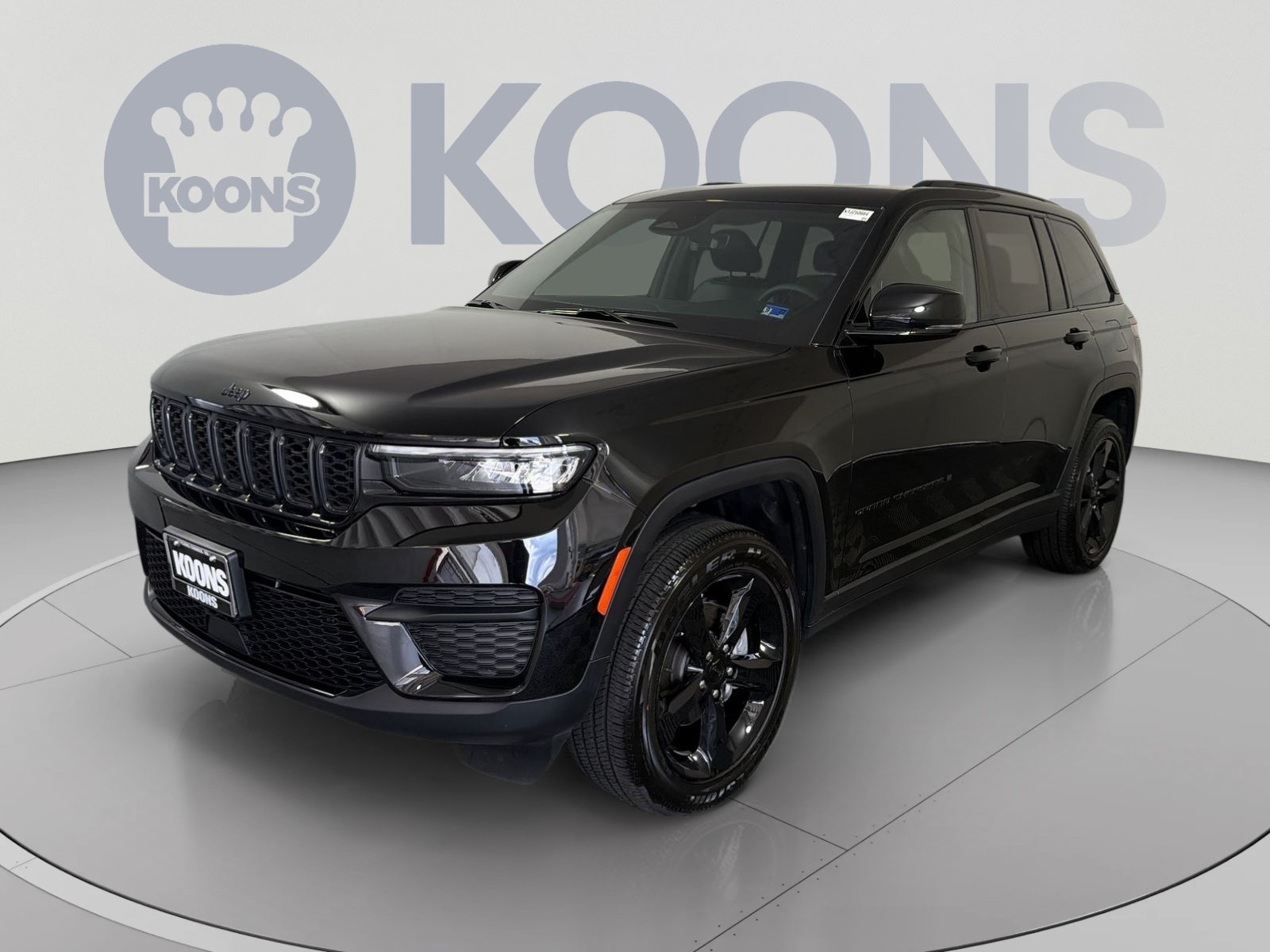 Used 2025 Jeep Grand Cherokee Altitude AWD/4WD image 1