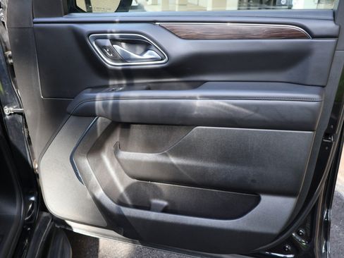 Used 2023 Chevrolet Suburban LS RWD image 19