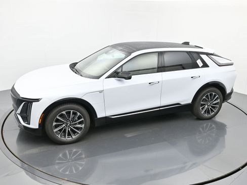 New 2026 Cadillac Lyriq Premium Sport image 24