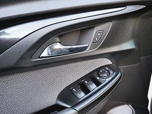 Used 2022 Chevrolet TrailBlazer LT w/ Convenience Package image 23