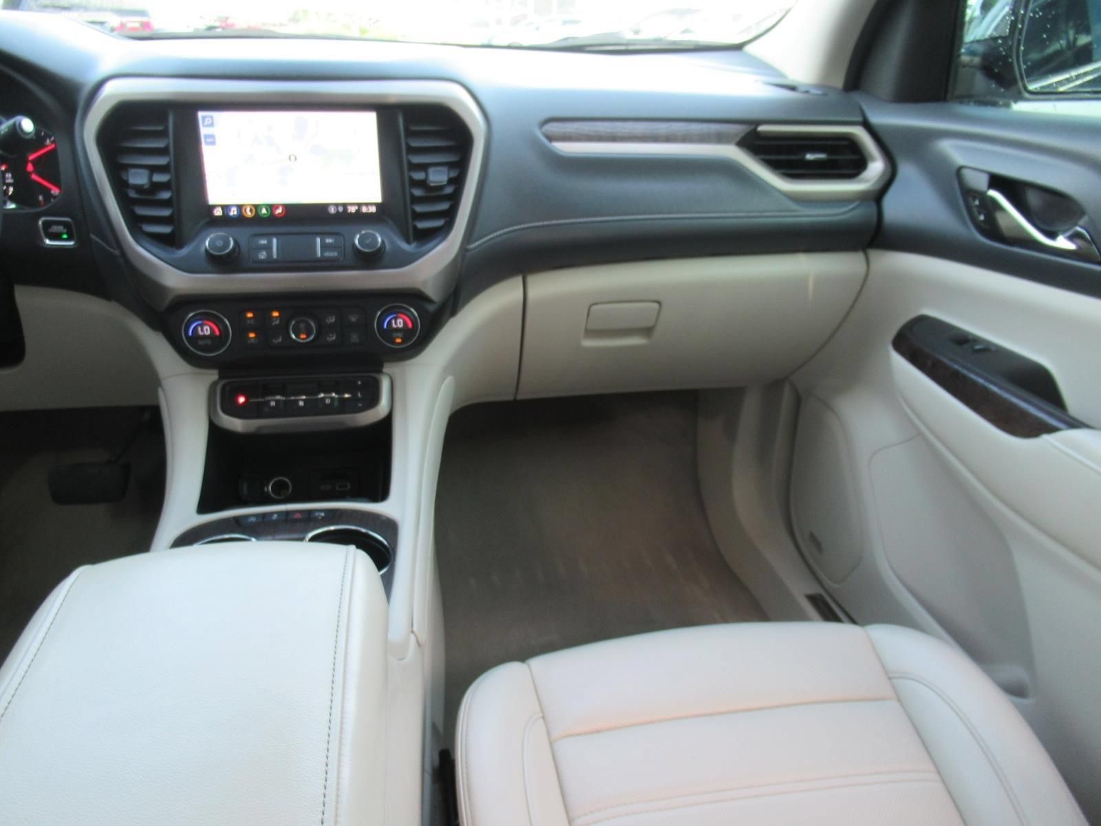 Used 2021 GMC Acadia Denali w/ Denali Technology Package FWD image 14