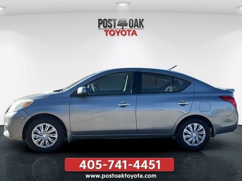 Used 2014 Nissan Versa SV FWD image 4