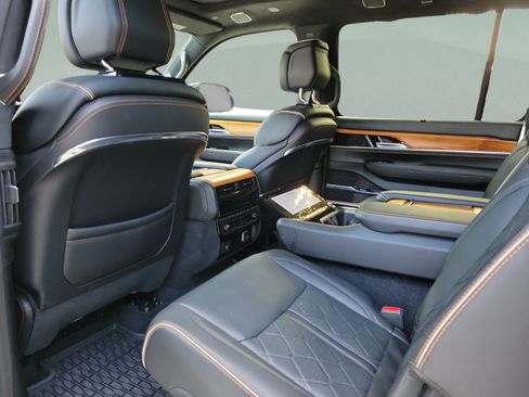 Certified 2024 Jeep Grand Wagoneer Series III AWD/4WD image 5