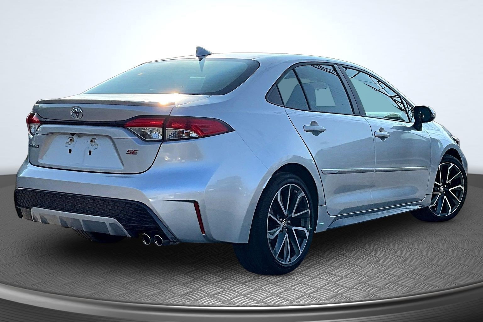 Used 2021 Toyota Corolla SE w/ SE Premium Package FWD image 5