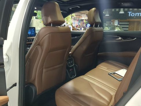 Used 2023 Lincoln Nautilus Reserve AWD/4WD image 16