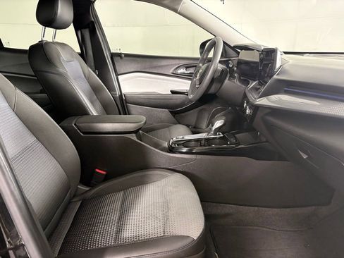 Used 2024 Chevrolet Trax LT FWD image 15
