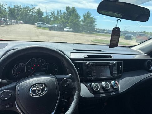 Used 2016 Toyota RAV4 LE FWD image 3