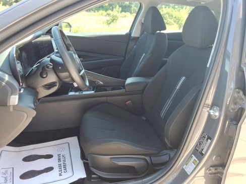 Used 2024 Hyundai Elantra SEL w/ Convenience Package FWD image 29