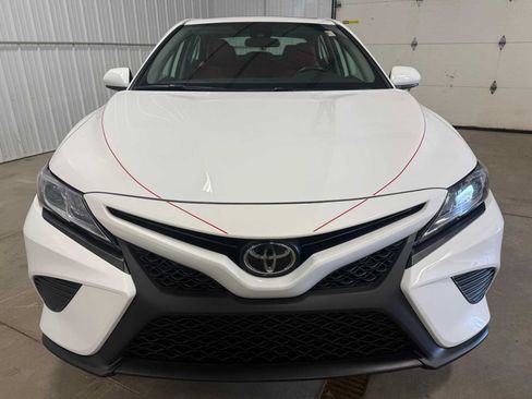 Certified 2020 Toyota Camry SE FWD image 3