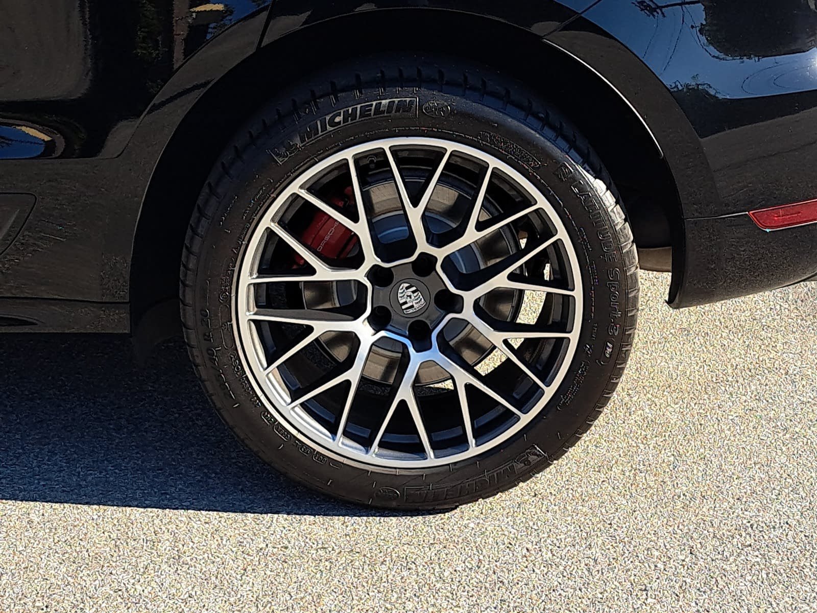 Used 2018 Porsche Macan Turbo AWD/4WD image 37
