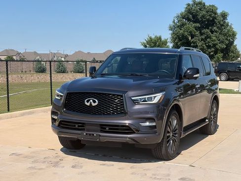 Used 2024 INFINITI QX80 Sensory AWD/4WD image 3