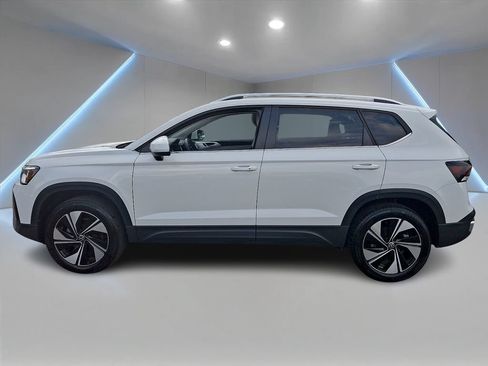 Certified 2025 Volkswagen Taos SE w/ Panoramic Sunroof Package AWD/4WD image 7