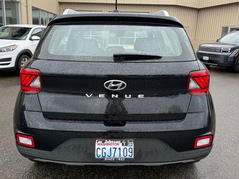 Used 2023 Hyundai Venue SEL image 3
