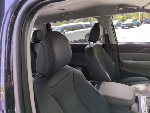 New 2026 Kia Carnival FWD image 47