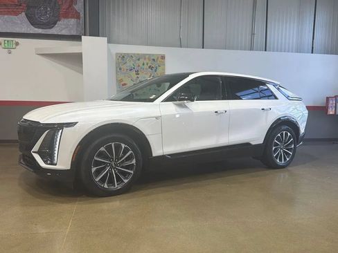 Used 2024 Cadillac Lyriq Sport AWD/4WD image 12