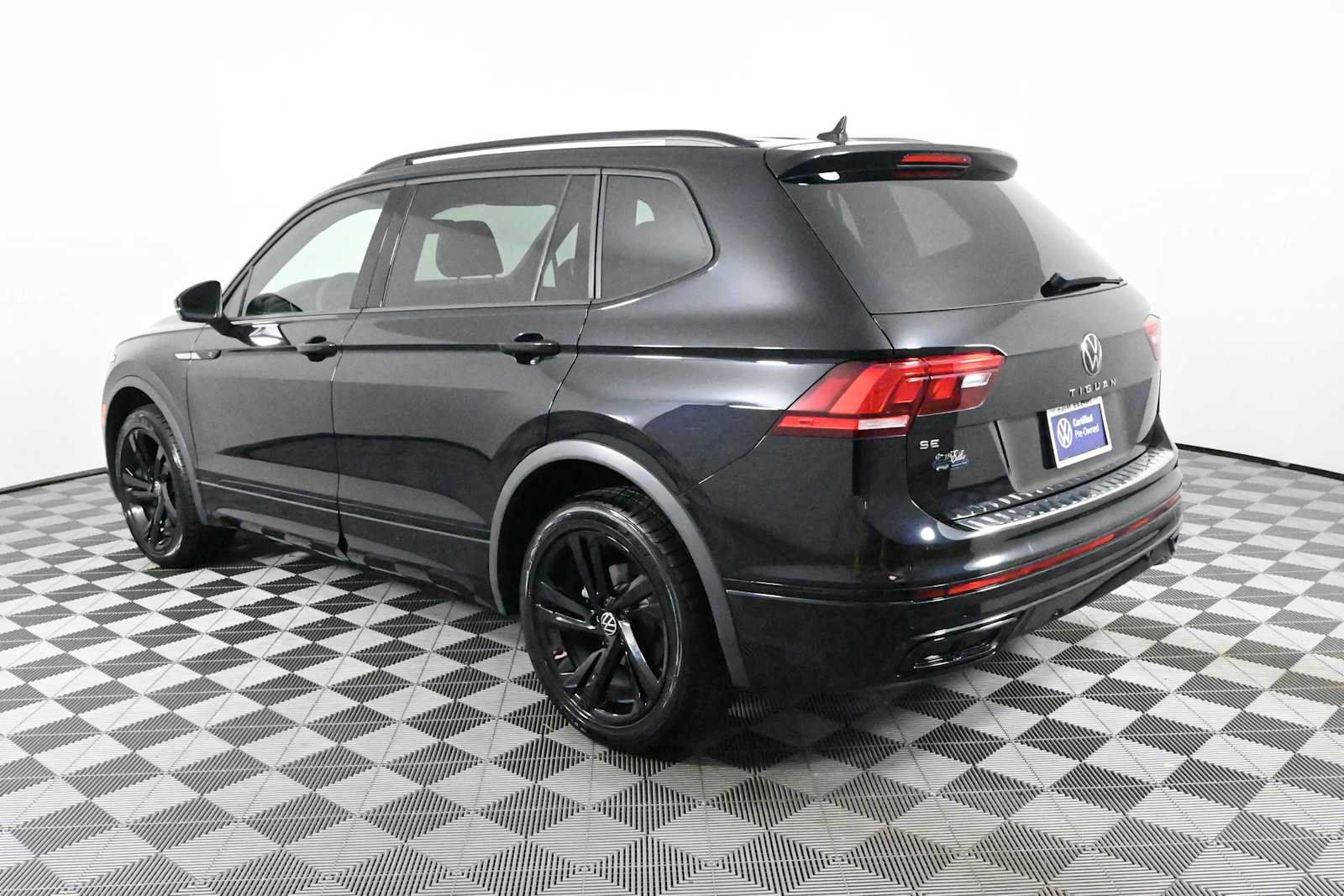 Certified 2023 Volkswagen Tiguan SE R-Line FWD image 6