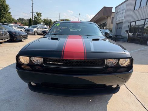 Used 2014 Dodge Challenger SXT RWD image 14