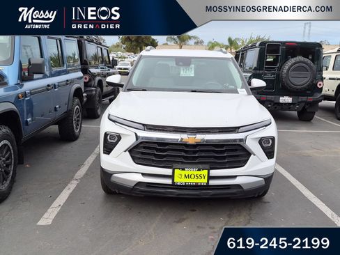 Used 2025 Chevrolet TrailBlazer LT FWD image 3