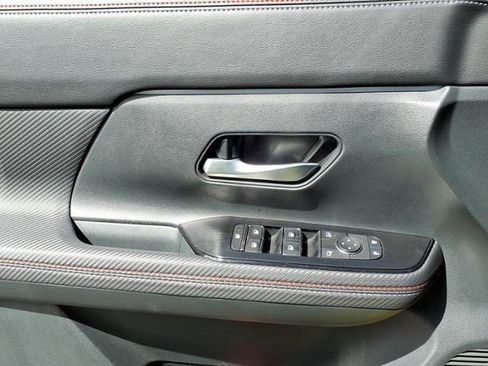 Used 2025 Nissan Kicks SR image 29