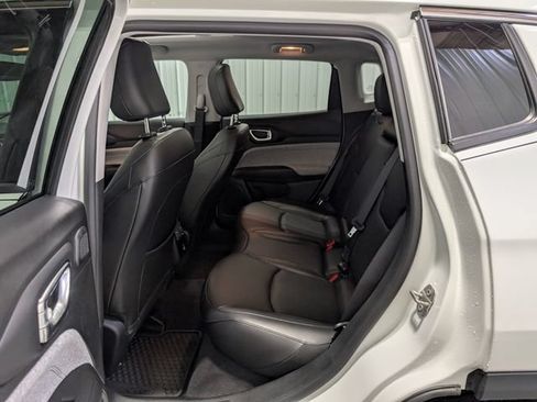 Used 2022 Jeep Compass Latitude w/ Sun and Sound Group AWD/4WD image 10