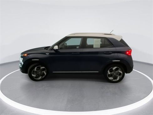 Used 2025 Hyundai Venue Limited image 9