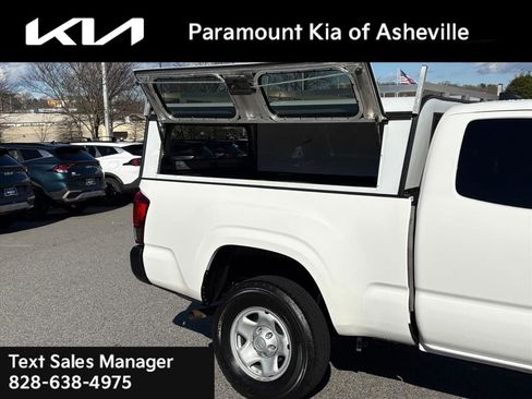 Used 2022 Toyota Tacoma SR image 28