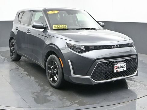 Used 2025 Kia Soul LX w/ LX Technology Package FWD image 2