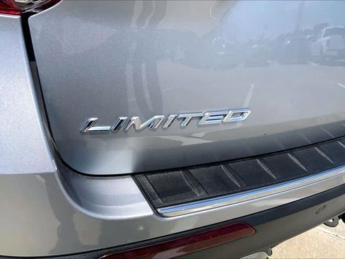 Used 2022 Ford Explorer Limited w/ Limited Technology Package AWD/4WD image 9