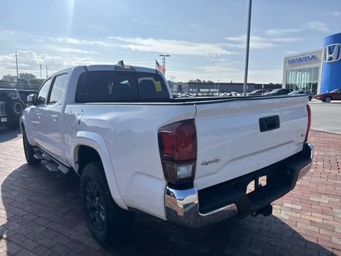 Used 2022 Toyota Tacoma SR5 AWD/4WD image 7