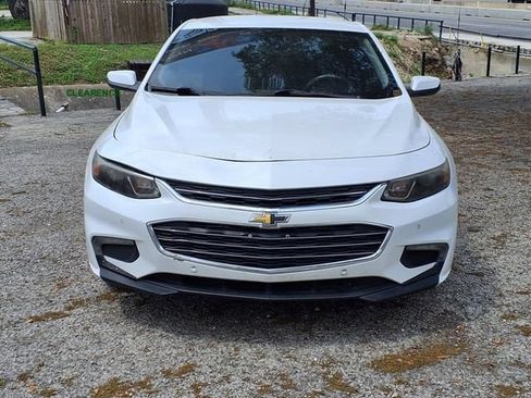 Used 2016 Chevrolet Malibu LT FWD image 2