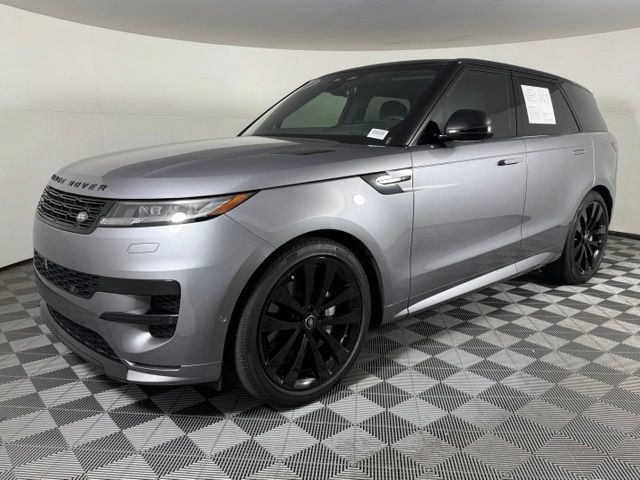 Used 2025 Land Rover Range Rover Sport Dynamic SE AWD/4WD image 2