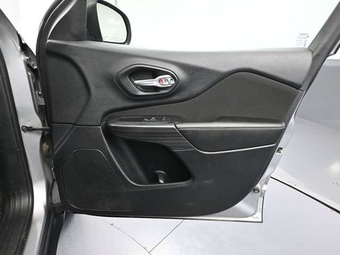 Used 2017 Jeep Cherokee Sport w/ Cold Weather Group image 40