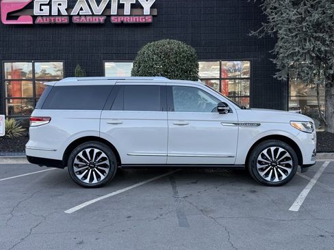 Used 2022 Lincoln Navigator Reserve image 21