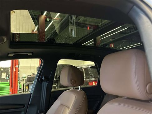 Used 2021 Audi Q5 e Premium Plus w/ Premium Plus Package image 23