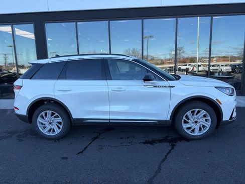 New 2026 Lincoln Corsair Premiere image 2