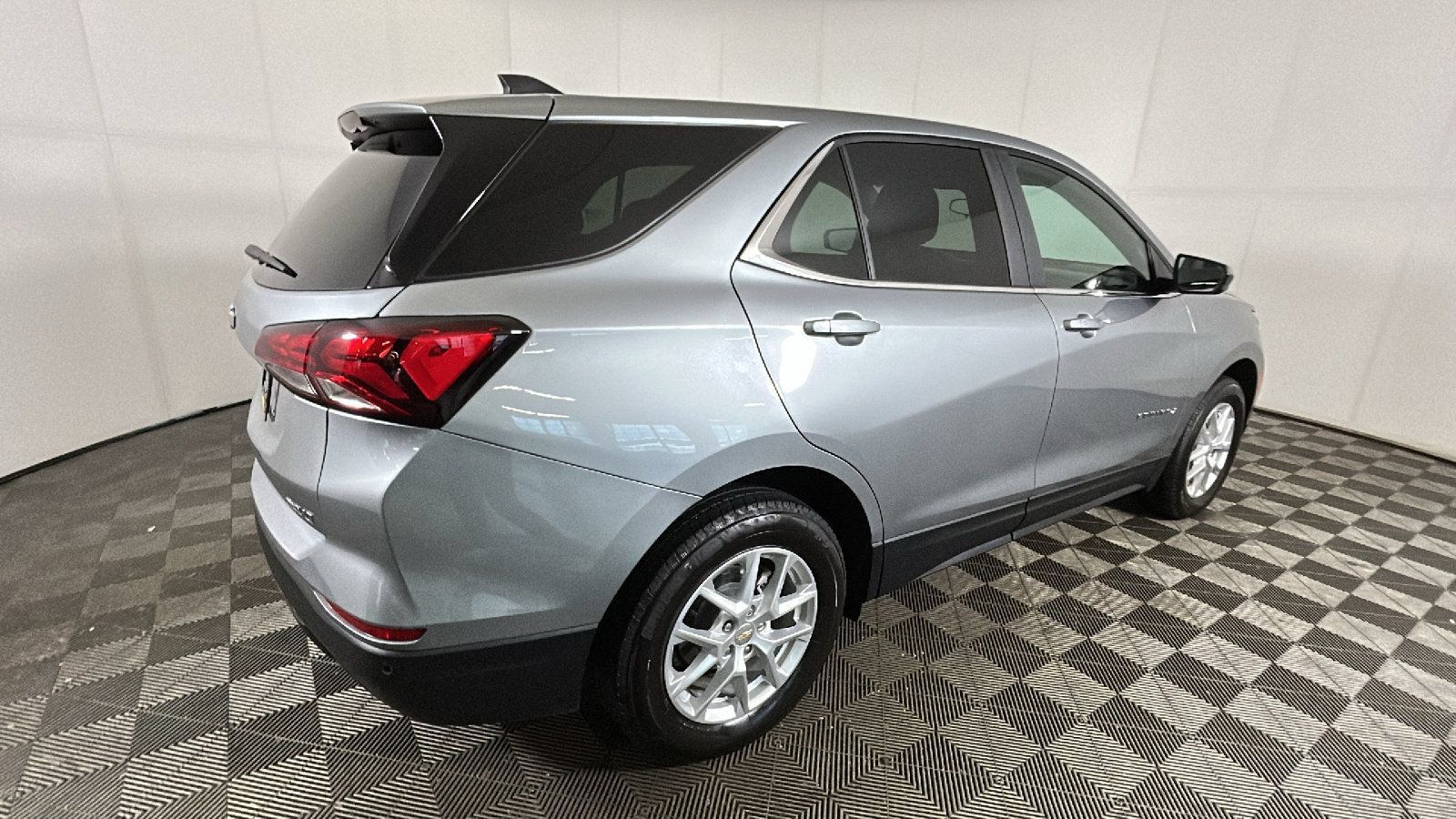 Used 2024 Chevrolet Equinox LT w/ LPO, Floor Liner Package AWD/4WD image 3