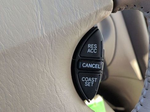 Used 2000 Toyota Avalon XLS image 15