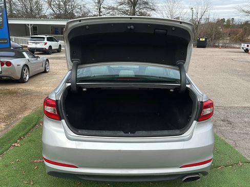 Used 2015 Hyundai Sonata SE w/ Option Group 09 FWD image 9