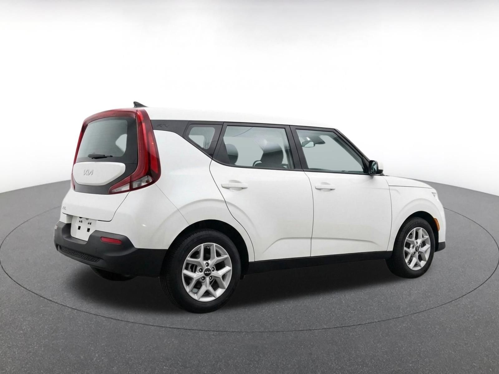 Used 2025 Kia Soul LX w/ LX Technology Package FWD image 8
