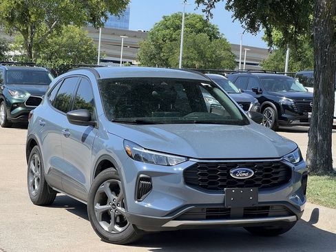 Used 2025 Ford Escape ST-Line w/ Tech Pack #1 FWD image 2
