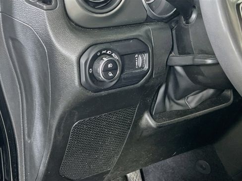 Used 2023 Jeep Gladiator Sport AWD/4WD image 10
