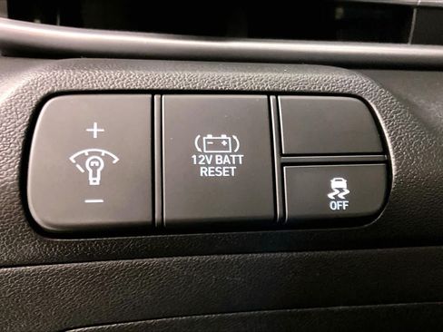Used 2025 Hyundai Elantra Hybrid FWD image 33