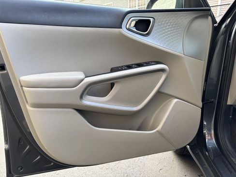 Used 2022 Kia Soul LX w/ Technology Package FWD image 11