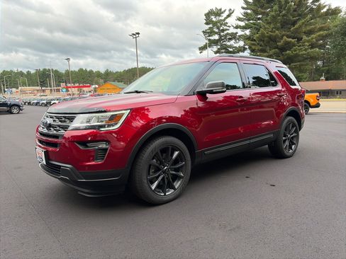 Used 2019 Ford Explorer XLT w/ Equipment Group 202A AWD/4WD image 3