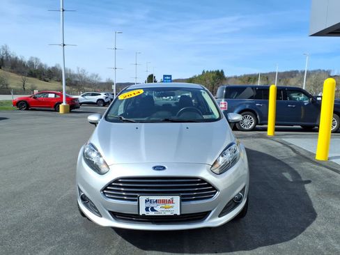 Used 2014 Ford Fiesta SE w/ Equipment Group 201A image 3