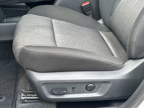 Used 2025 Nissan Rogue SV AWD/4WD image 17