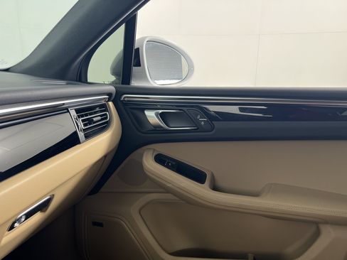 Certified 2023 Porsche Macan AWD/4WD image 14
