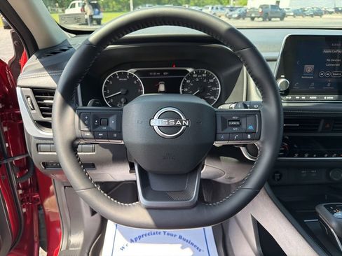 Certified 2025 Nissan Rogue SV FWD image 10